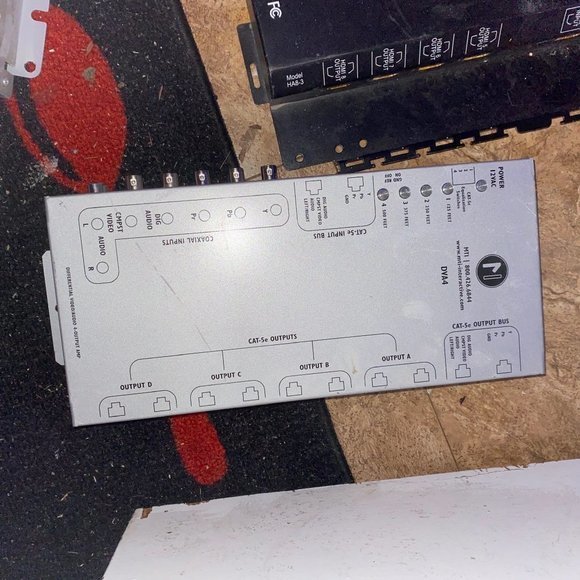 MTI Universal Video/Audio 1-4 Distribution Amplifer Lots Of 3​ - Picture 2 of 3